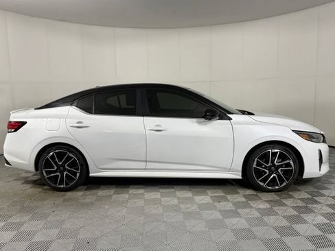 Used 2024 Nissan Sentra SR w/ SR Premium Package FWD image 10