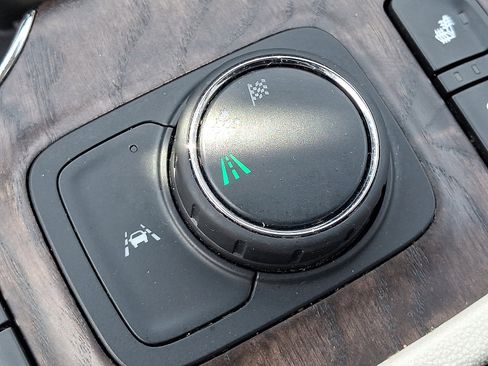 Used 2021 GMC Acadia Denali image 23