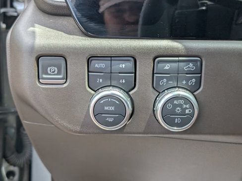 Used 2024 GMC Sierra 1500 SLT w/ SLT Premium Plus Package AWD/4WD image 17