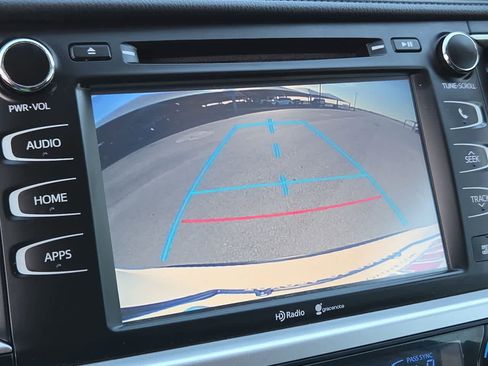 Used 2014 Toyota Highlander XLE image 25