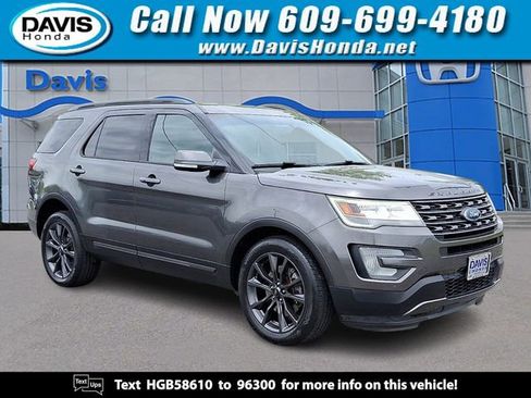 Used 2017 Ford Explorer XLT w/ Equipment Group 202A AWD/4WD image 1