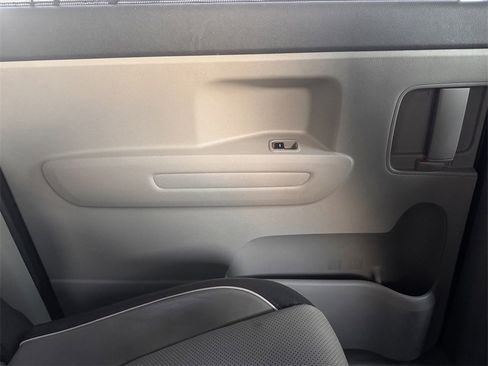 Used 2017 Kia Sedona LX w/ LX Essentials Premium Package image 30