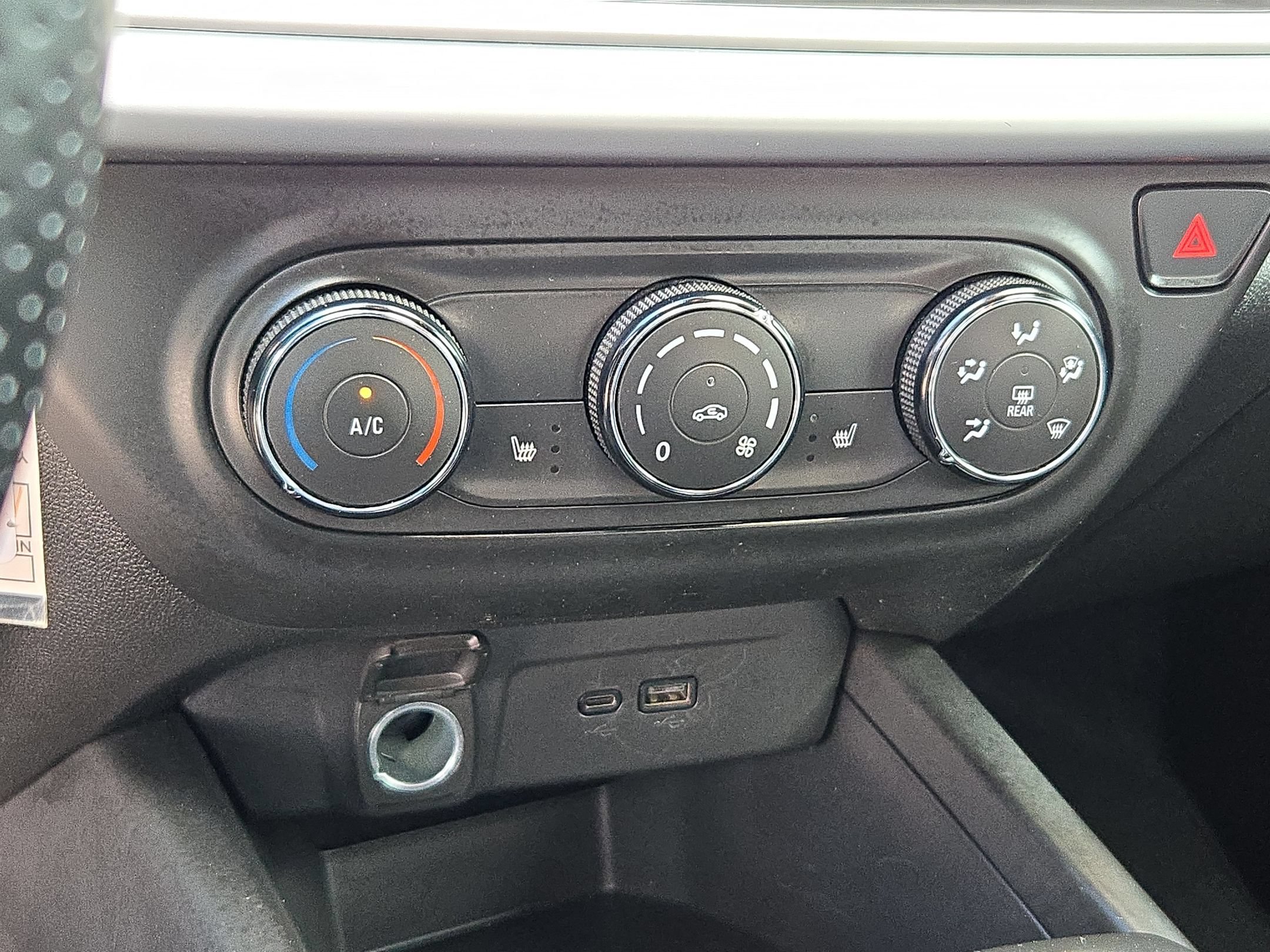 Used 2024 Chevrolet Trax RS FWD image 18