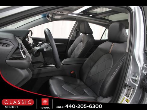 Certified 2018 Toyota Camry XLE image 5