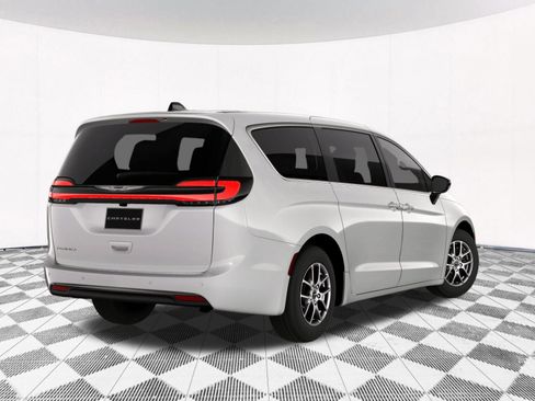 New 2026 Chrysler Pacifica Select FWD image 9