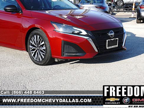 Used 2024 Nissan Altima 2.5 SV FWD image 40