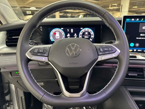 New 2026 Volkswagen Tiguan SE AWD/4WD image 22