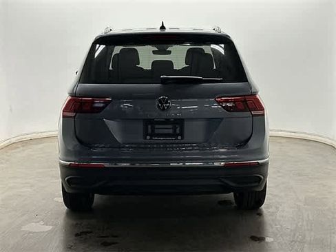 Certified 2024 Volkswagen Tiguan SE image 4