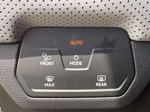Used 2024 Volkswagen Atlas Cross Sport SEL AWD/4WD image 14
