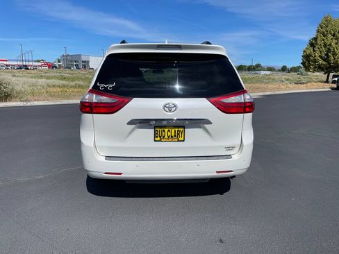 Used 2017 Toyota Sienna Limited Premium AWD/4WD image 12