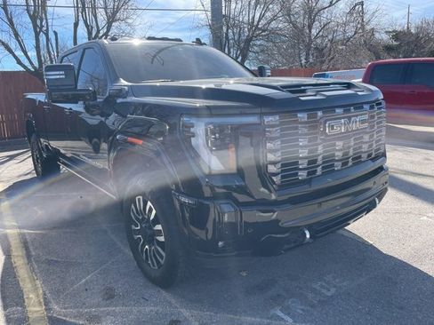 Used 2025 GMC Sierra 3500 Denali Ultimate image 4