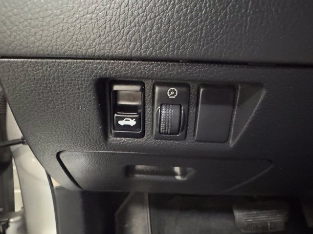 Used 2006 Nissan Altima 3.5 SL FWD image 14
