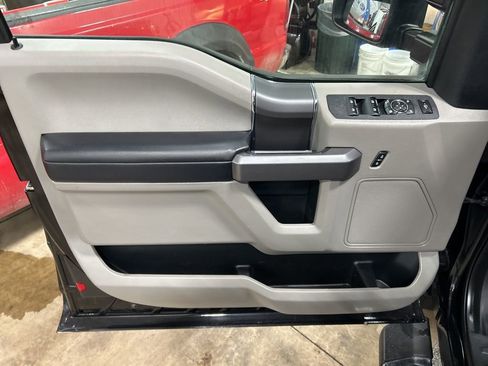 Used 2019 Ford F350 XLT w/ XLT Premium Package image 12