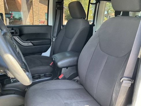 Used 2018 Jeep Wrangler Unlimited Sport AWD/4WD image 9