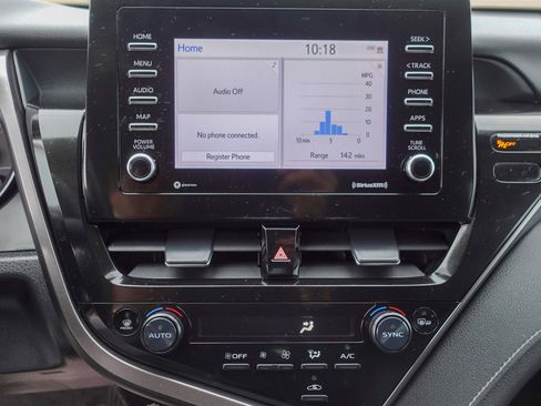 Used 2022 Toyota Camry SE image 17