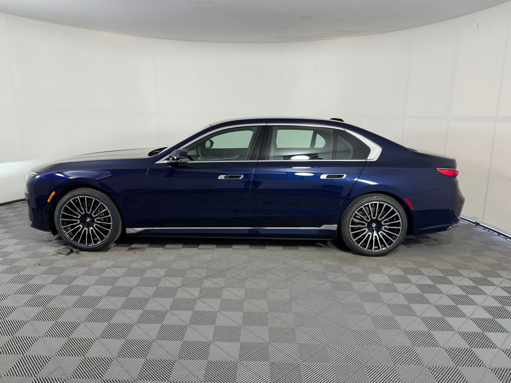 Used 2026 BMW i7 eDrive50 RWD image 2