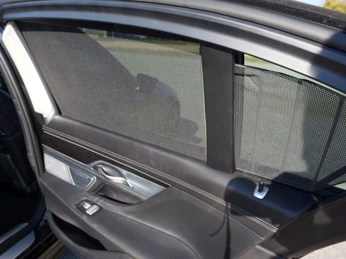 Used 2017 BMW 750i image 26