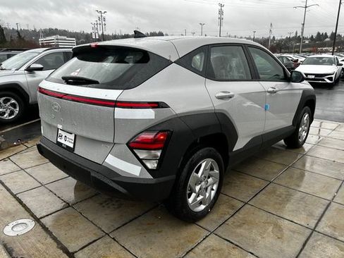 New 2026 Hyundai Kona SE image 7