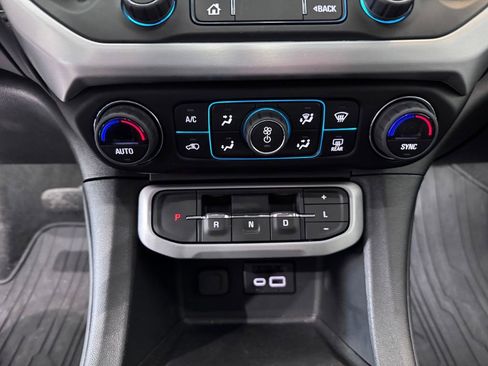 Certified 2023 GMC Acadia SLT w/ Technology Package AWD/4WD image 19