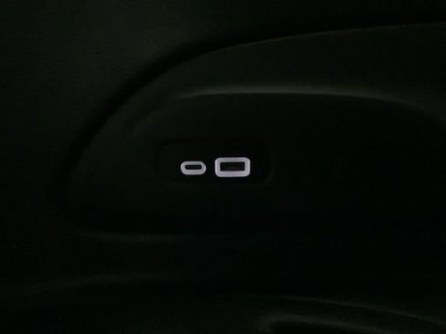 Used 2022 Chrysler Pacifica Touring-L w/ Uconnect Theater Family Group image 33