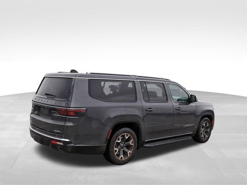 Used 2024 Jeep Wagoneer L Series III w/ Flexible Seating Group AWD/4WD image 4