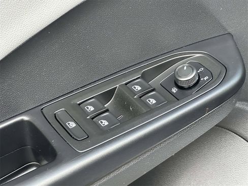 Used 2022 Volkswagen Taos SE image 15