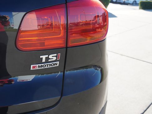 Used 2017 Volkswagen Tiguan S image 15
