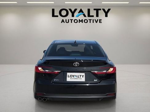 Used 2026 Toyota Camry SE w/ Convenience Package image 4