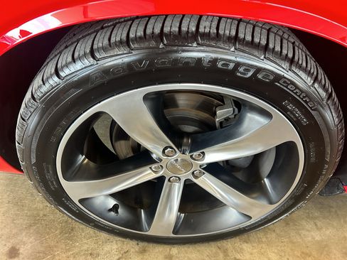 Used 2015 Dodge Challenger R/T Plus RWD image 10