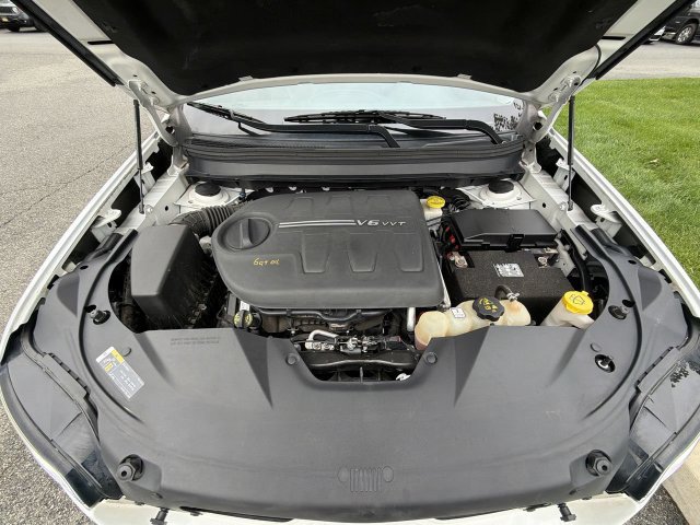 Used 2019 Jeep Cherokee Latitude Plus AWD/4WD image 14