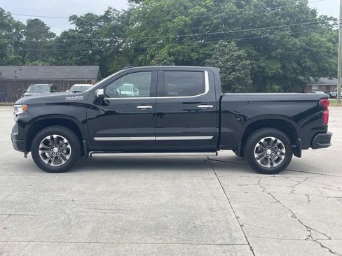 Used 2025 Chevrolet Silverado 1500 High Country w/ Technology Package AWD/4WD image 2