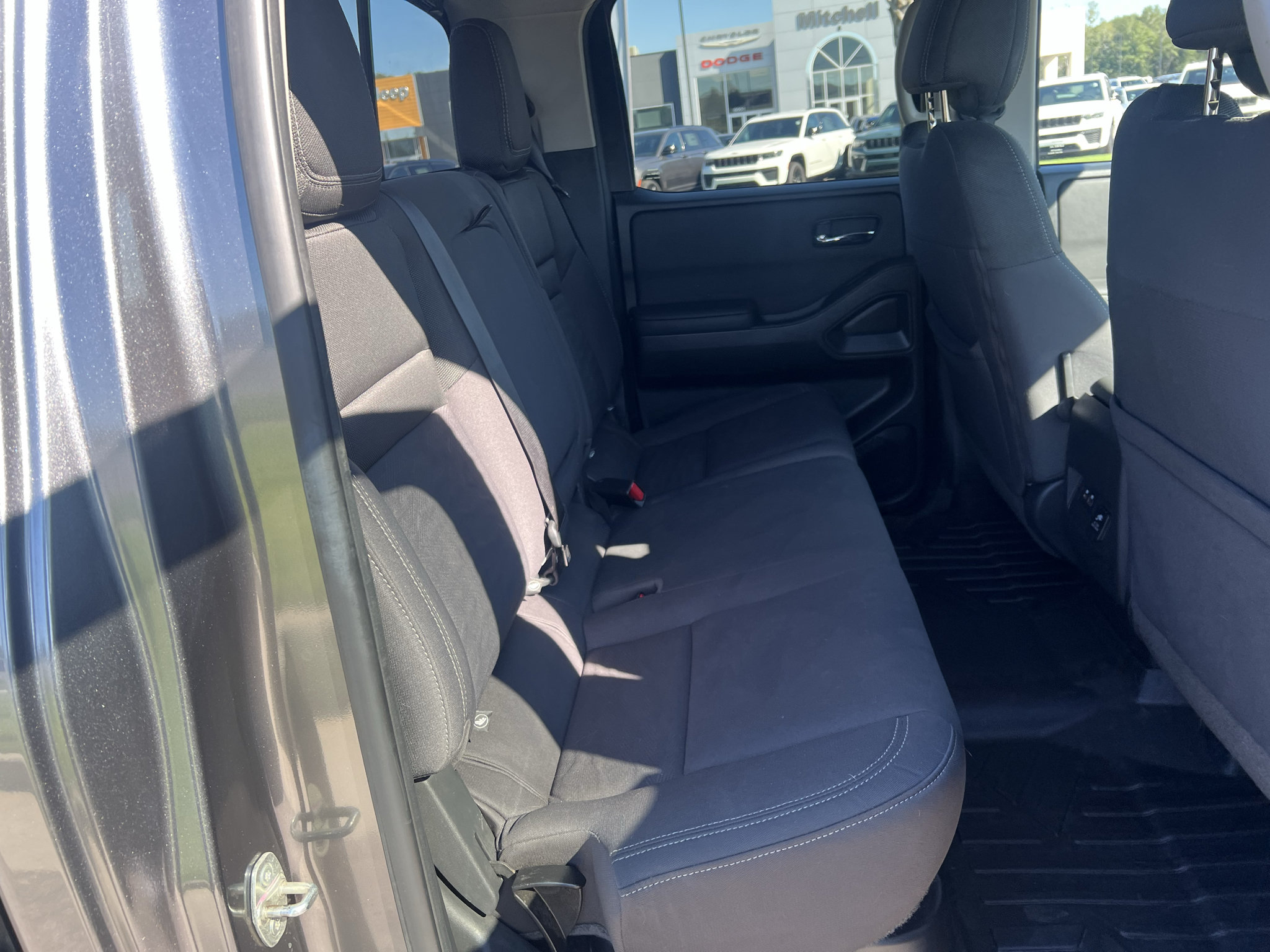 Used 2022 Nissan Frontier SV AWD/4WD image 13
