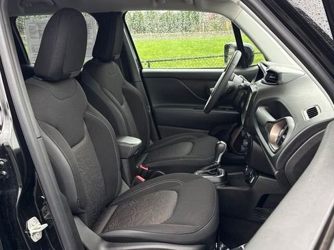 Used 2023 Jeep Renegade Latitude image 29