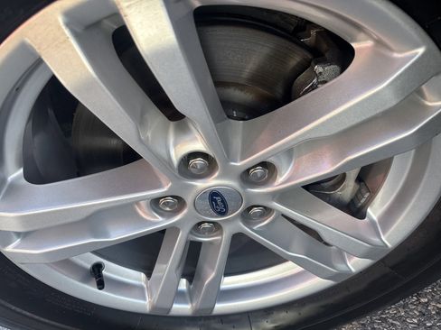 Used 2022 Ford Explorer XLT image 11