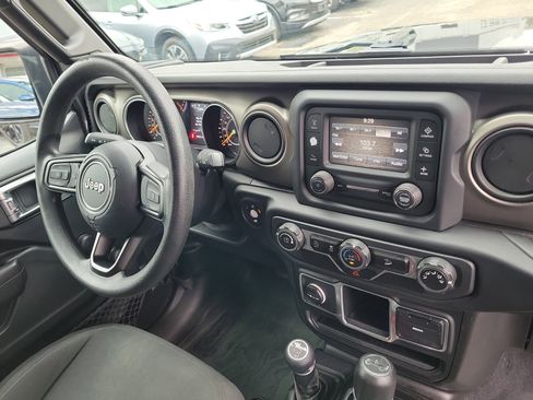 Used 2018 Jeep Wrangler Unlimited Sport image 8