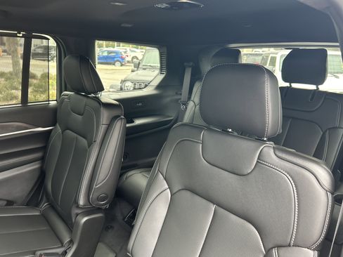 New 2025 Jeep Grand Cherokee L Limited w/ Luxury Tech Group II image 41