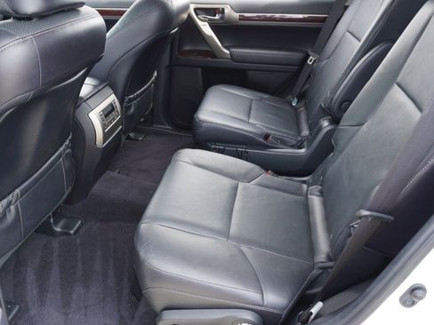 Used 2017 Lexus GX 460 Premium image 29