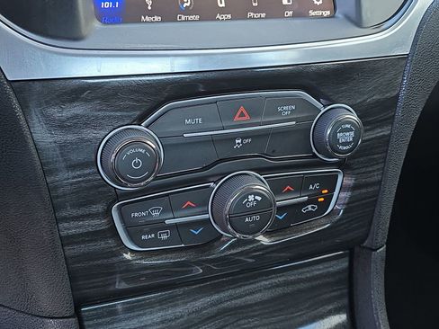 Used 2018 Chrysler 300 Touring w/ Sport Appearance Package image 25