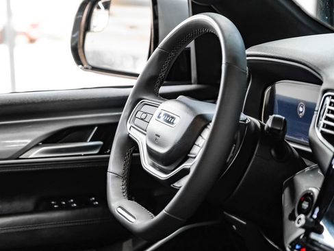 Used 2022 Jeep Wagoneer Series I image 17