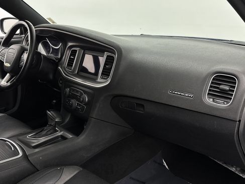 Used 2022 Dodge Charger SXT w/ Leather Interior Group RWD image 34