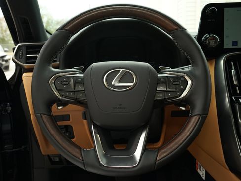 Used 2026 Lexus LX 600 4WD w/ Appearance Package image 11