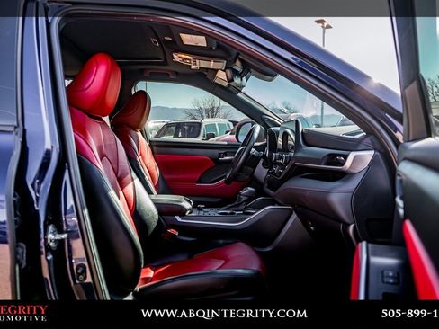 Used 2023 Toyota Highlander XSE image 42