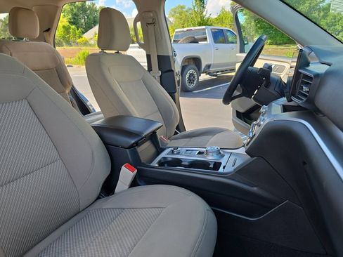 Used 2022 Ford Explorer XLT AWD/4WD image 12