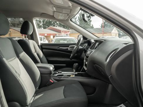 Used 2019 Nissan Pathfinder SV image 13