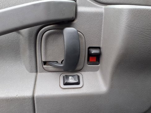 Used 2016 Chevrolet Express 2500 Extended image 18