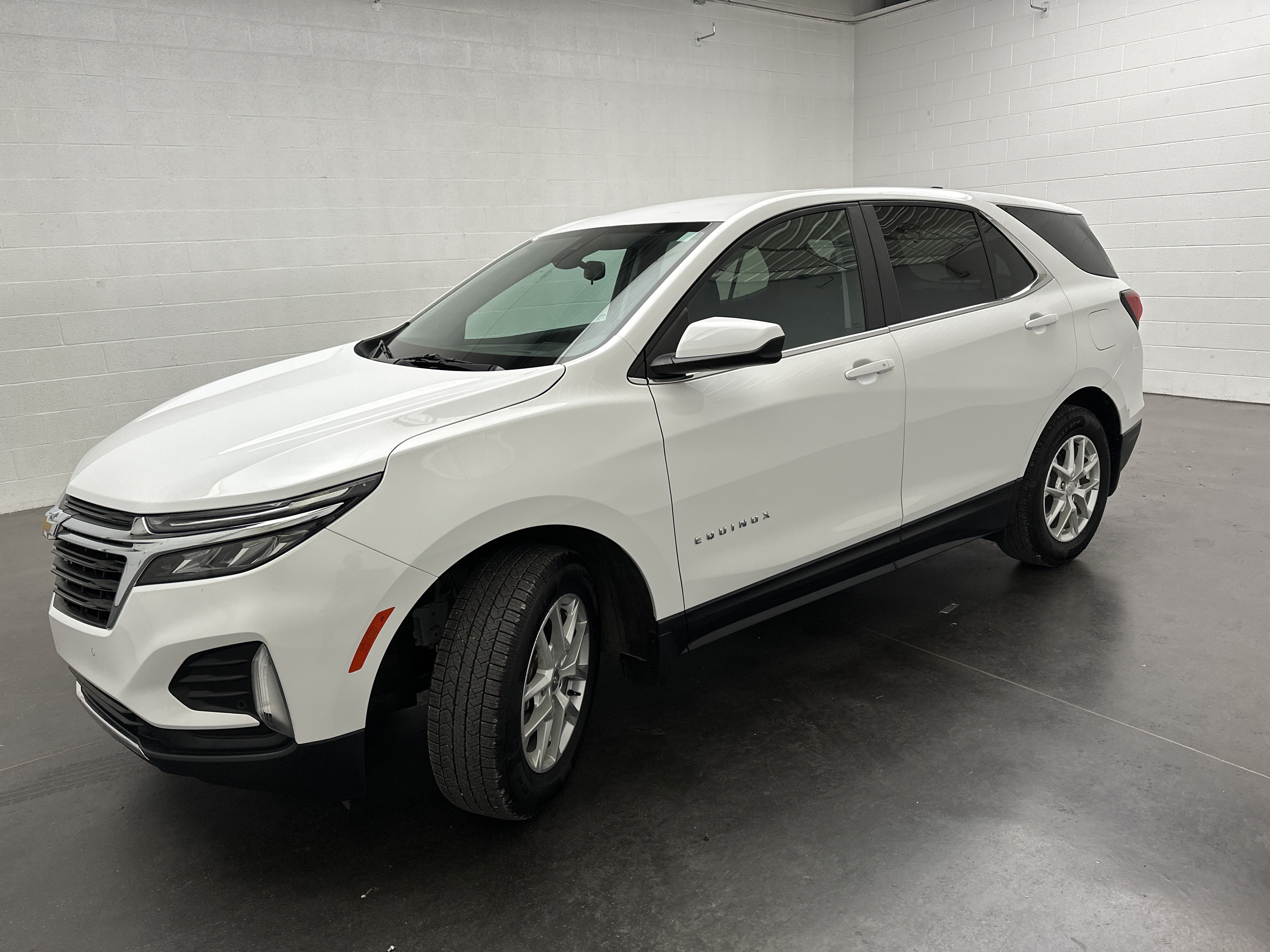 Used 2023 Chevrolet Equinox LT w/ LPO, Floor Liner Package AWD/4WD image 5