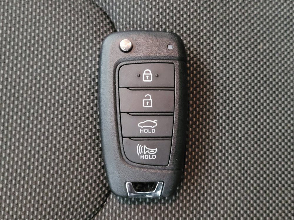 Used 2025 Hyundai Elantra SE FWD image 32