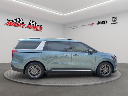 Used 2025 Kia Carnival SX FWD image 11
