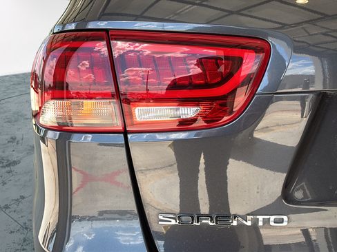 Used 2019 Kia Sorento EX AWD/4WD image 40
