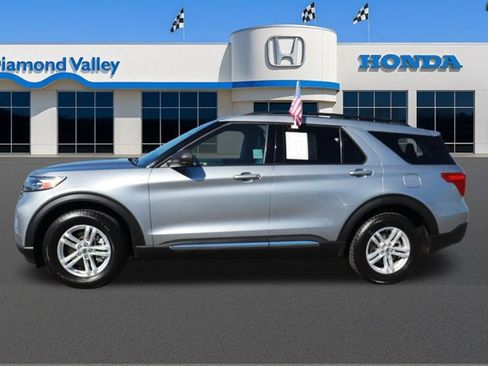 Used 2024 Ford Explorer XLT w/ Equipment Group 202A image 7